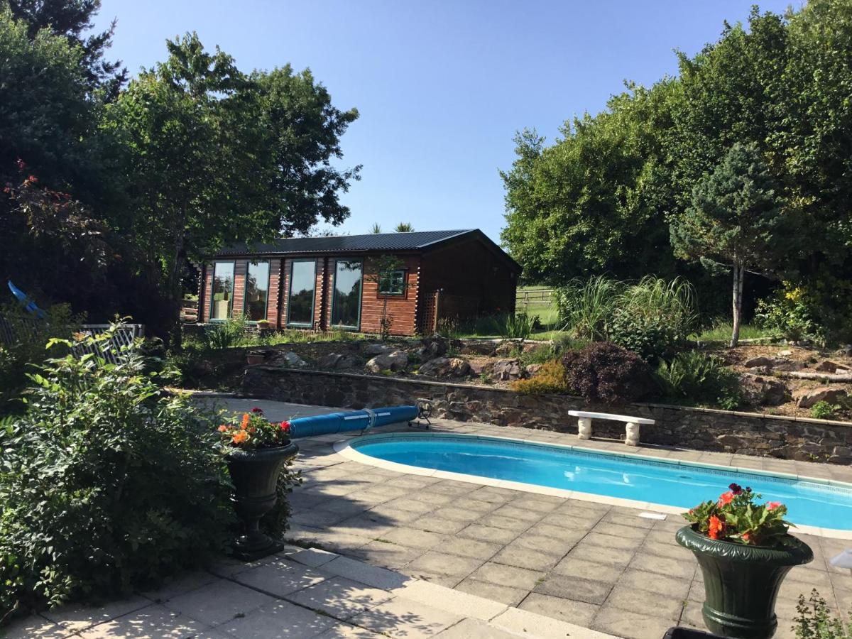Tudor Lodge With Pool & Bbq Cabin Liskeard Esterno foto