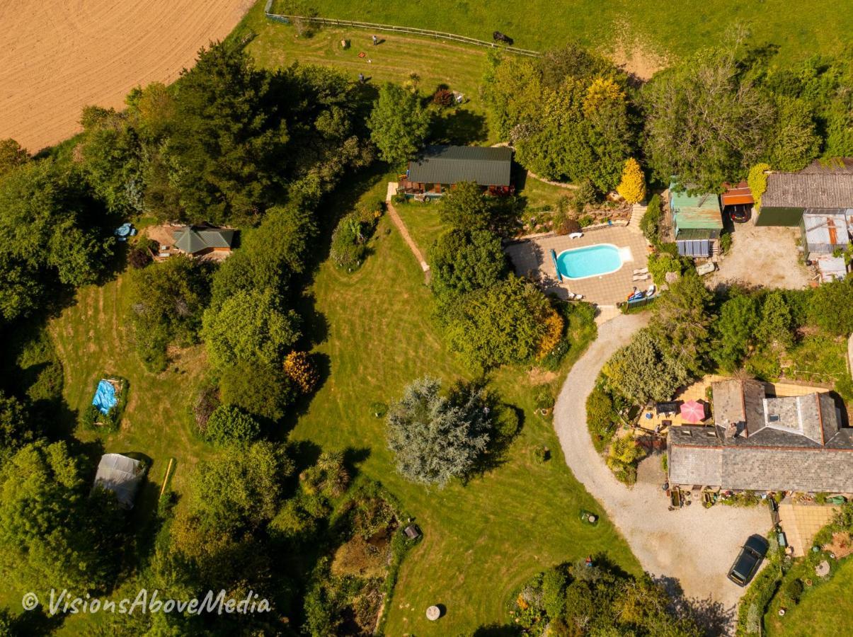 Tudor Lodge With Pool & Bbq Cabin Liskeard Esterno foto