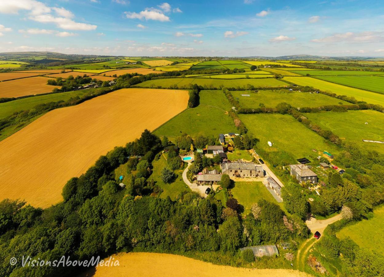 Tudor Lodge With Pool & Bbq Cabin Liskeard Esterno foto