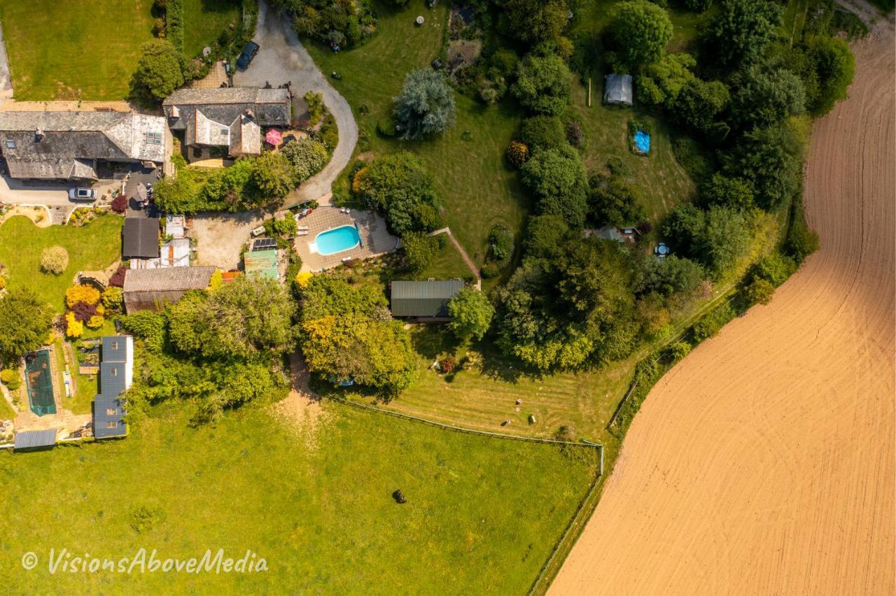 Tudor Lodge With Pool & Bbq Cabin Liskeard Esterno foto