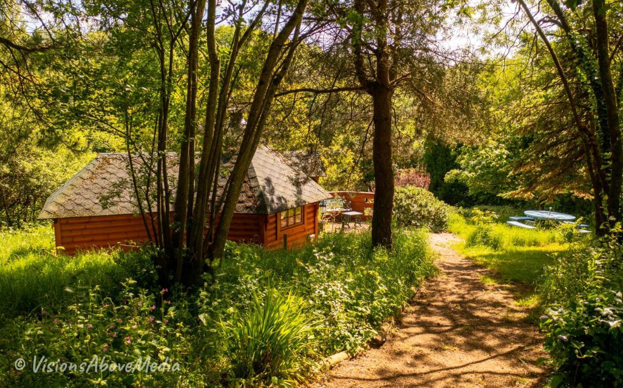Tudor Lodge With Pool & Bbq Cabin Liskeard Esterno foto