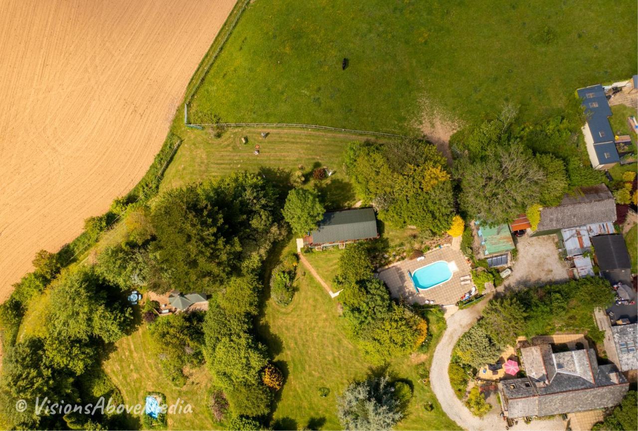 Tudor Lodge With Pool & Bbq Cabin Liskeard Esterno foto
