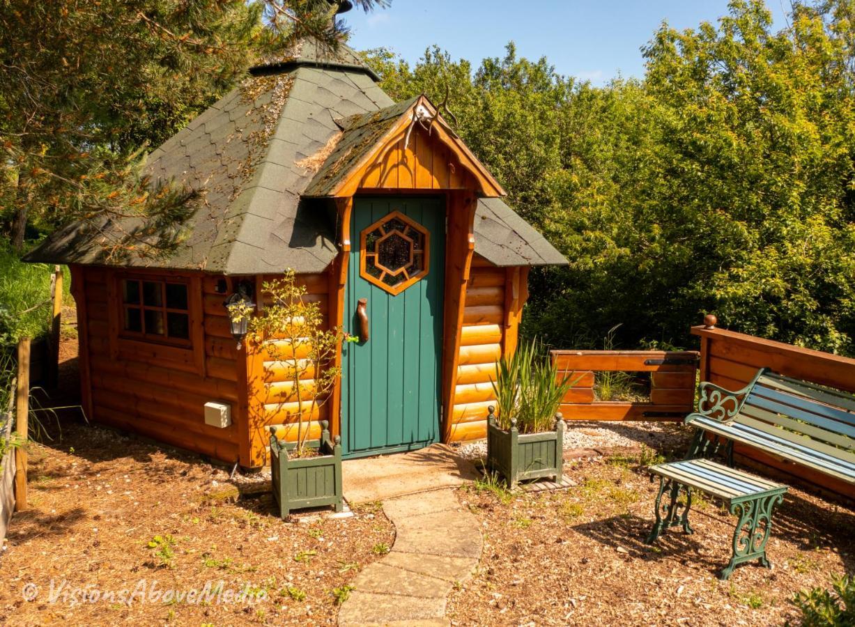 Tudor Lodge With Pool & Bbq Cabin Liskeard Esterno foto