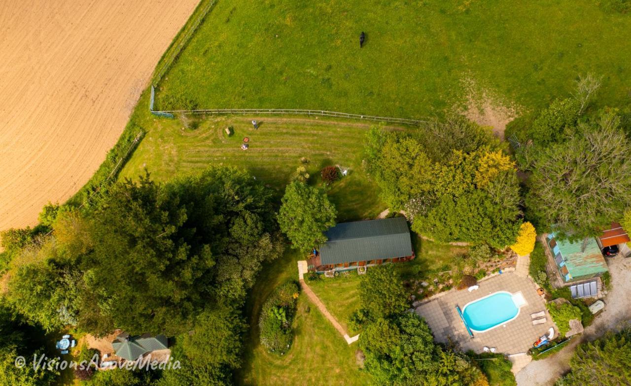 Tudor Lodge With Pool & Bbq Cabin Liskeard Esterno foto