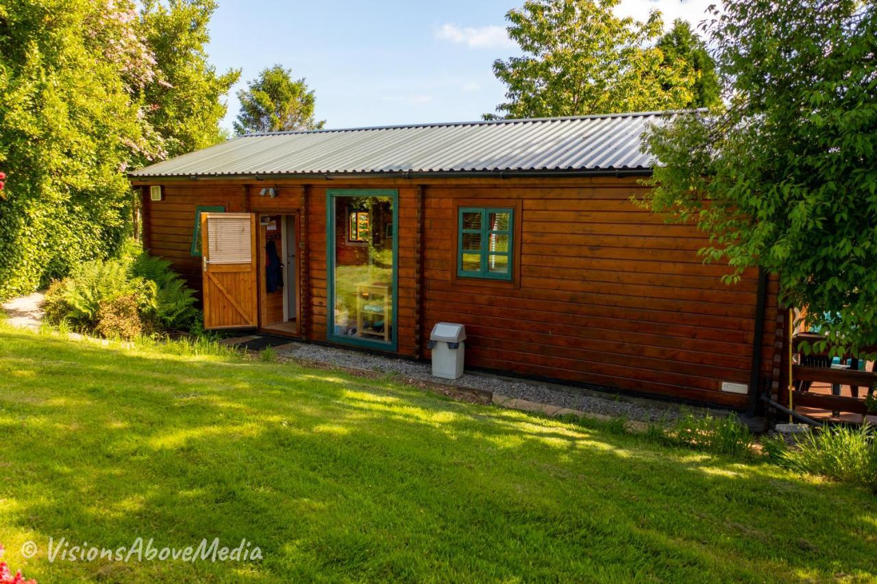 Tudor Lodge With Pool & Bbq Cabin Liskeard Esterno foto