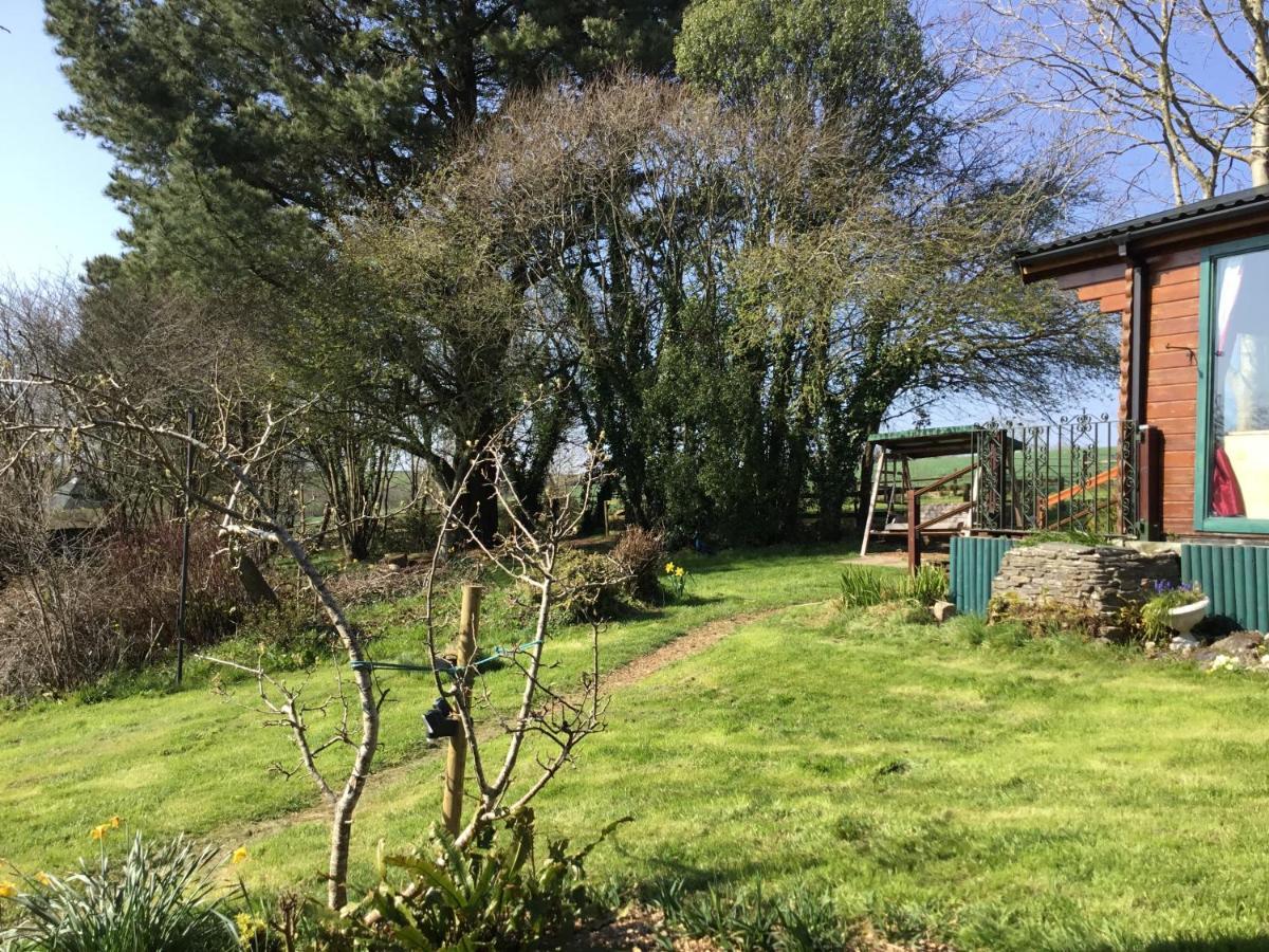 Tudor Lodge With Pool & Bbq Cabin Liskeard Esterno foto